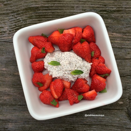 6. pudding chia - a table